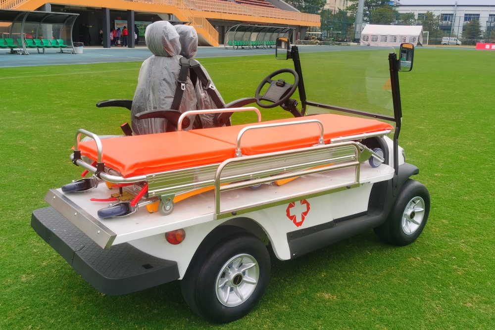 青少年足球訓(xùn)練基地小型電動(dòng)救護(hù)車(chē)傷員轉(zhuǎn)運(yùn)車(chē)